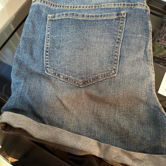 Old Navy size 16 Jean shorts - Picture 5 of 5